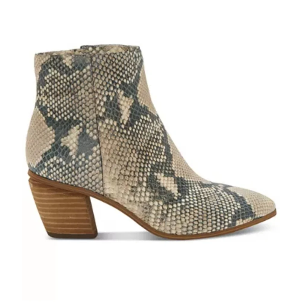 Vince Camuto vince camuto